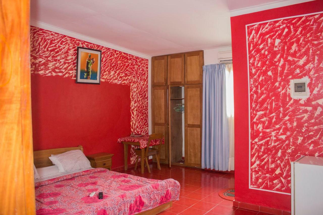 Splendid Inn Ассини Экстерьер фото